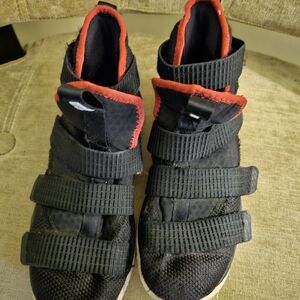 Nike LeBron Soldier 11 Boys size 4 sneakers